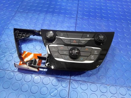 Chrysler Voyager Front Automatic Climate Control Panel (2021–2023) – Genuine OEM