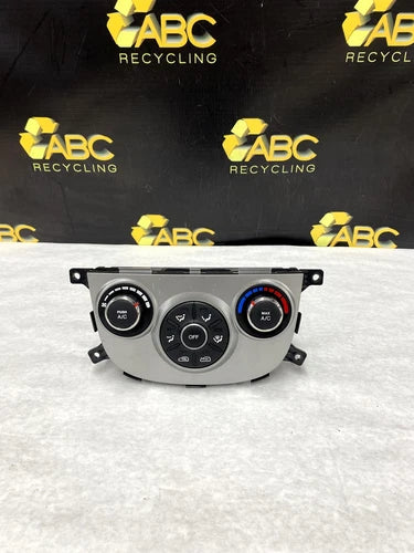 Hyundai Santa Fe Front Manual Climate Control Assembly (2010–2012) – Genuine OEM