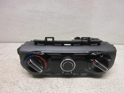 Hyundai Kona Heat A/C Temperature Control Unit (2022–2023) – Genuine OEM